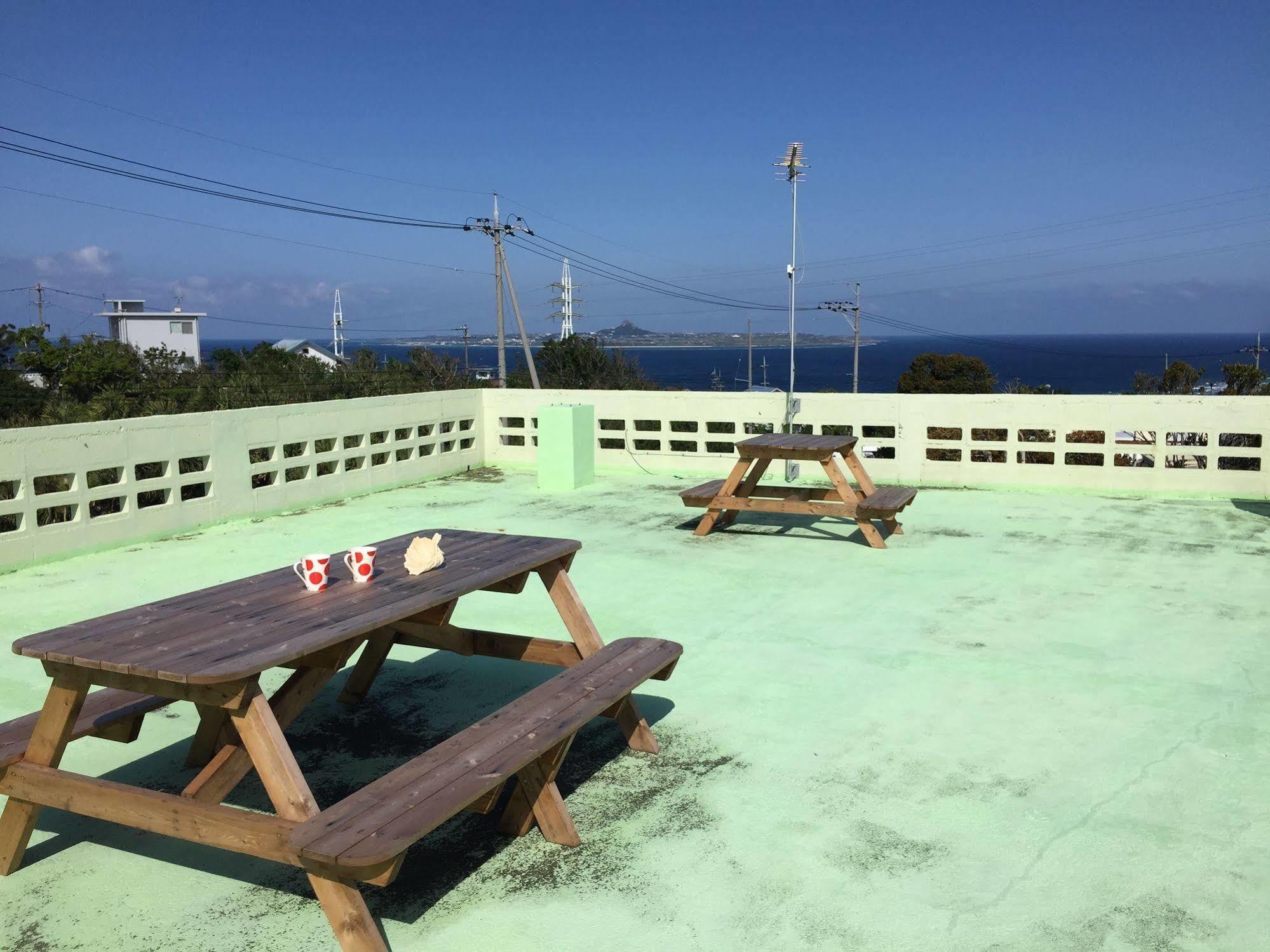 Guesthouse Seagull Village Мотобу Экстерьер фото