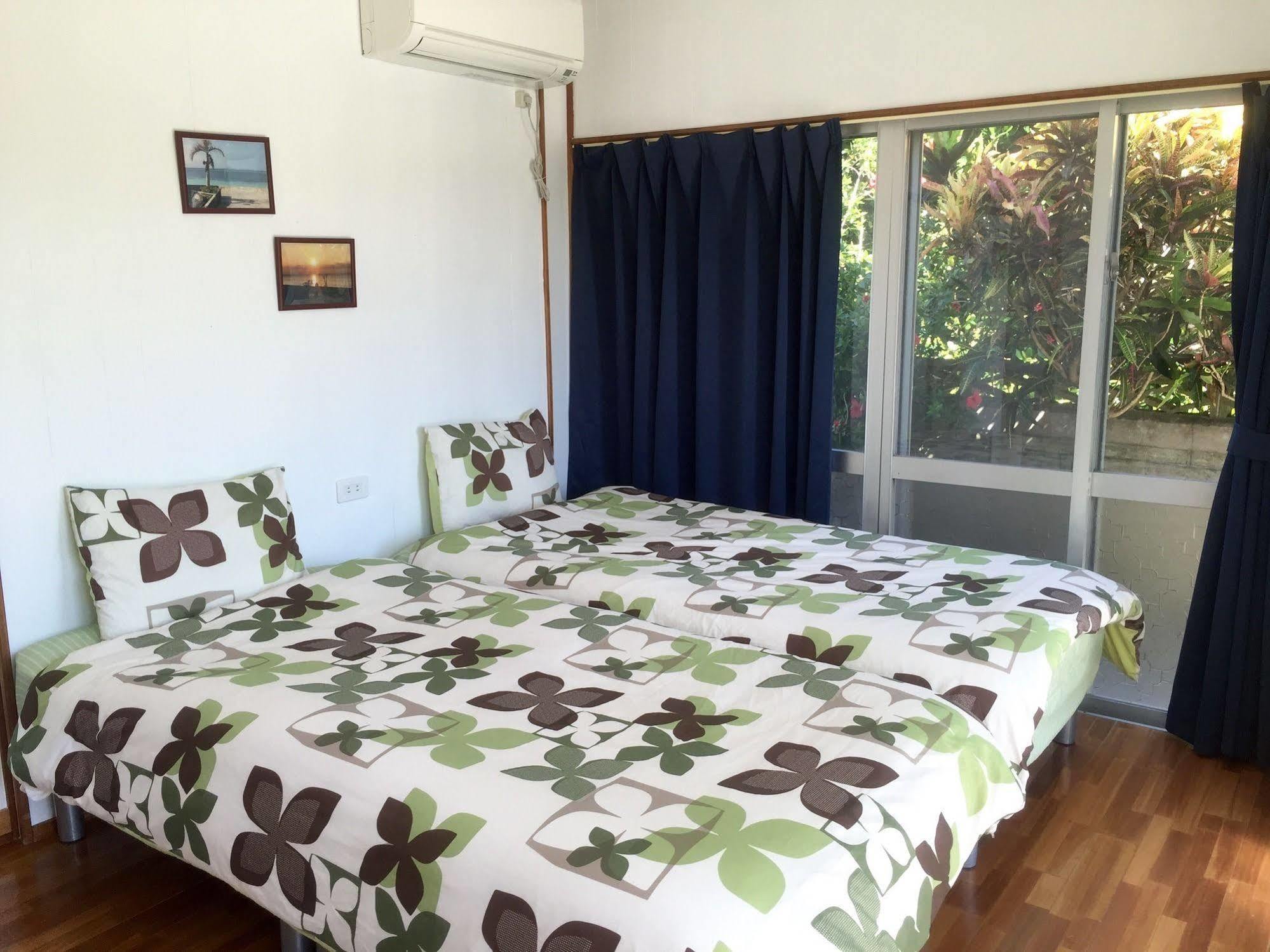 Guesthouse Seagull Village Мотобу Экстерьер фото