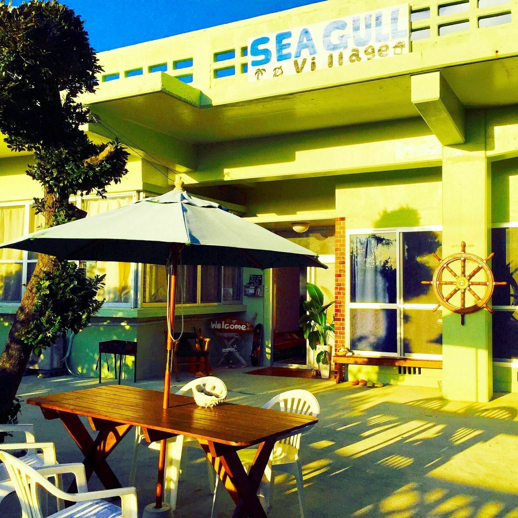 Guesthouse Seagull Village Мотобу Экстерьер фото